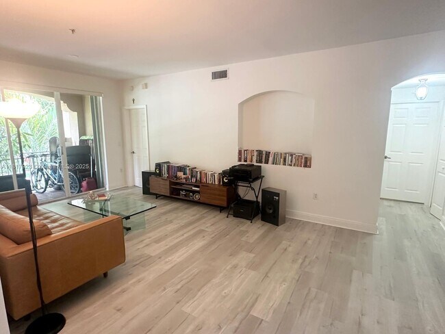6400 NW 114th Ave in Doral, FL - Building Photo - Building Photo