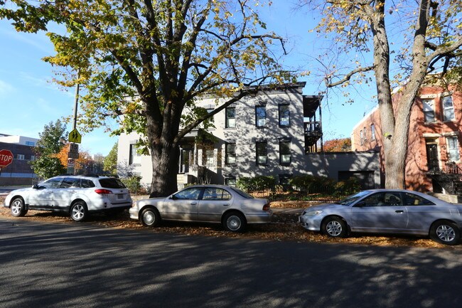 604 5th St NE