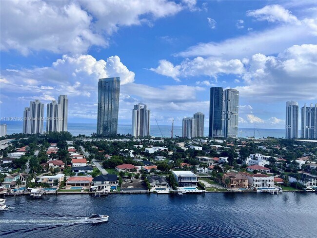 19101 NE 36th Pl in Aventura, FL - Building Photo - Building Photo