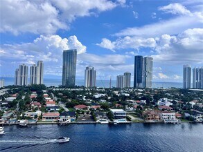 19101 NE 36th Pl in Aventura, FL - Foto de edificio - Building Photo