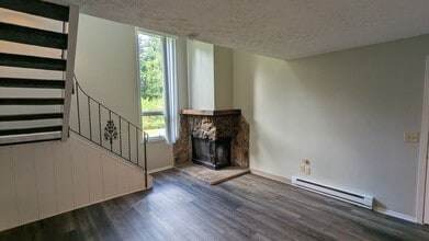 819 Kerns Dr NE in Bolivar, OH - Building Photo - Building Photo