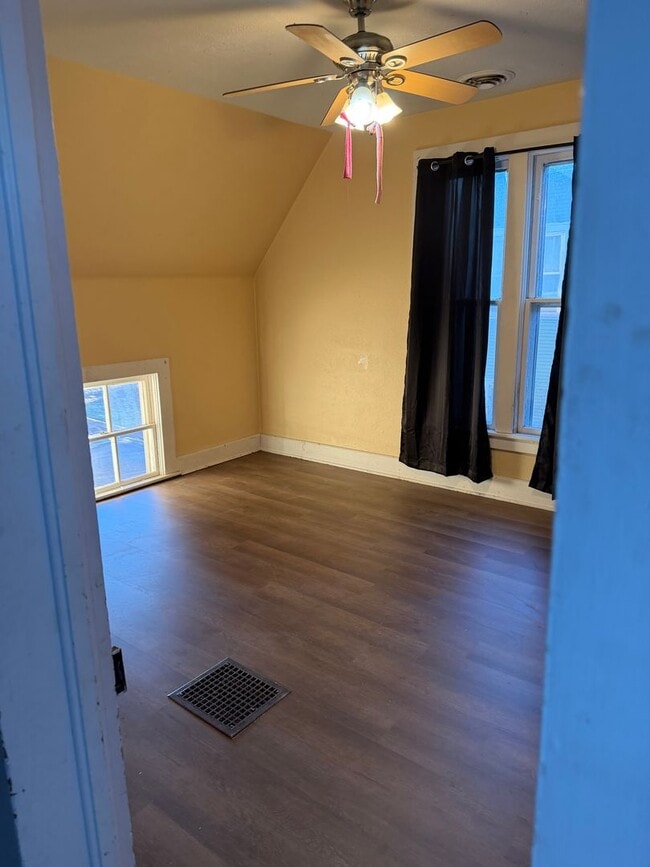 222 NE 4th St in Abilene, KS - Building Photo - Building Photo