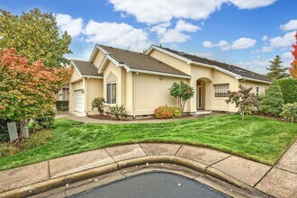 626 Fernwood Dr in Medford, OR - Building Photo - Building Photo