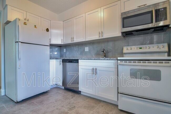 10632 Woods Cir in Bonita Springs, FL - Building Photo - Building Photo