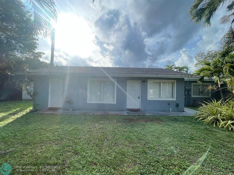 35 NE 3rd St in Dania Beach, FL - Building Photo