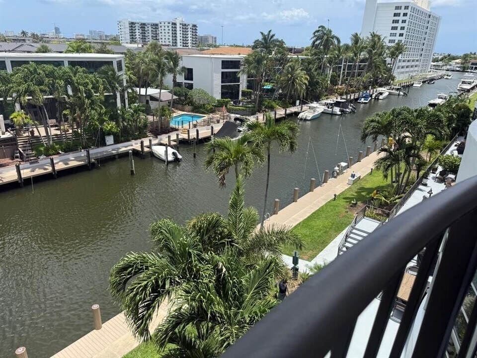 3051 NE 48th St in Fort Lauderdale, FL - Building Photo
