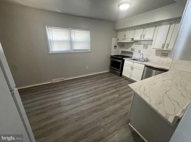 209 Narberth Ave in Washington Township, NJ - Foto de edificio - Building Photo