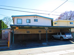 10011 Muroc St in Bellflower, CA - Foto de edificio - Building Photo