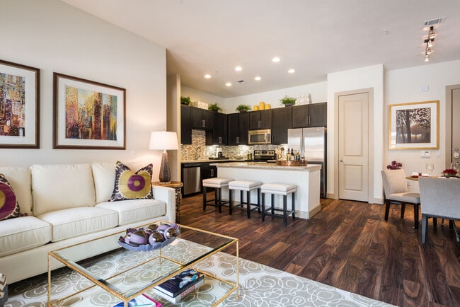 2626 Fountain View in Houston, TX - Building Photo - Building Photo
