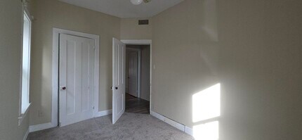 217 S Cross St in Oconomowoc, WI - Building Photo - Building Photo