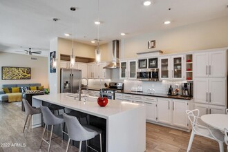 12904 N 93rd Way, Unit 4 in Scottsdale, AZ - Building Photo - Building Photo