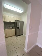 9403 SW 76th St, Unit 301 in Miami, FL - Foto de edificio - Building Photo