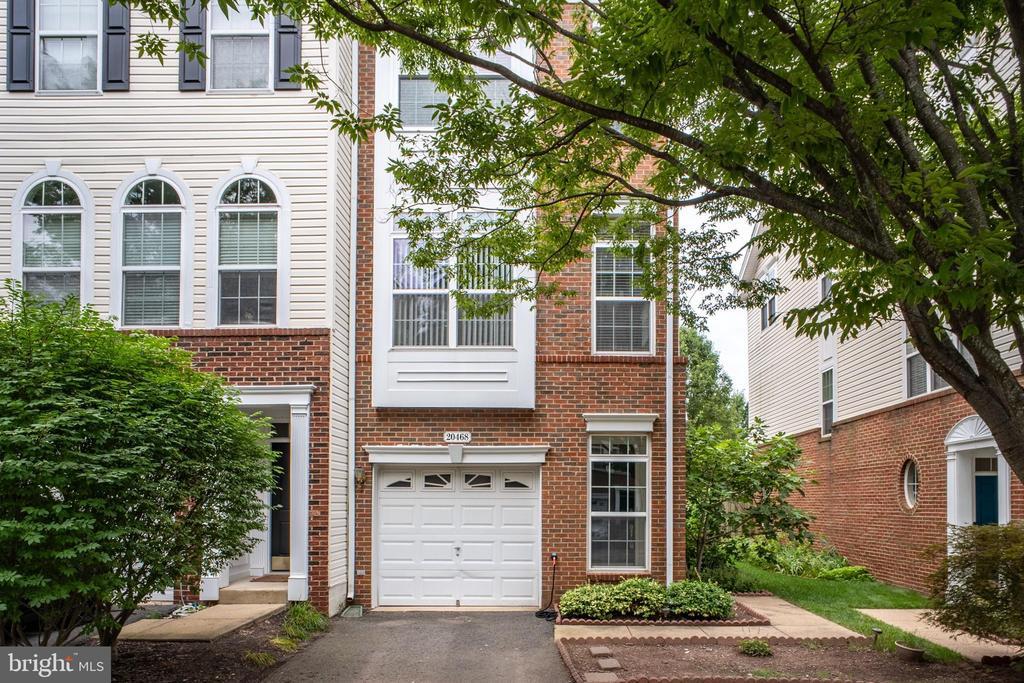 20468 Greymont Terrace in Ashburn, VA - Building Photo
