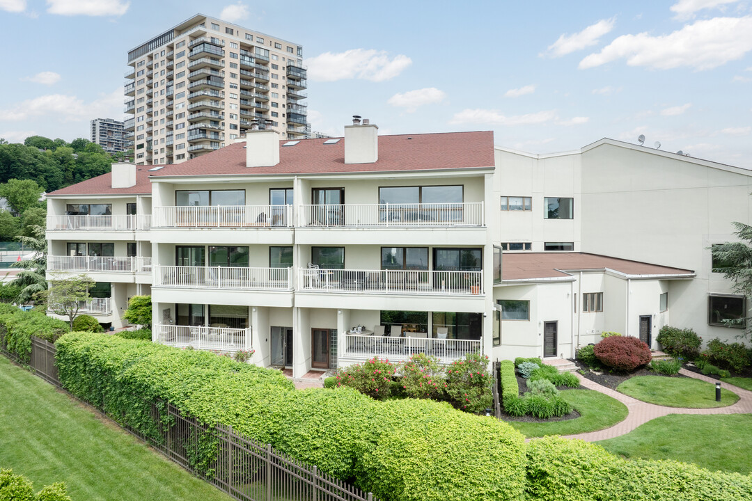 1225 River in Edgewater, NJ - Building Photo