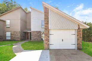 1102 Swan Lake Rd in Edmond, OK - Building Photo