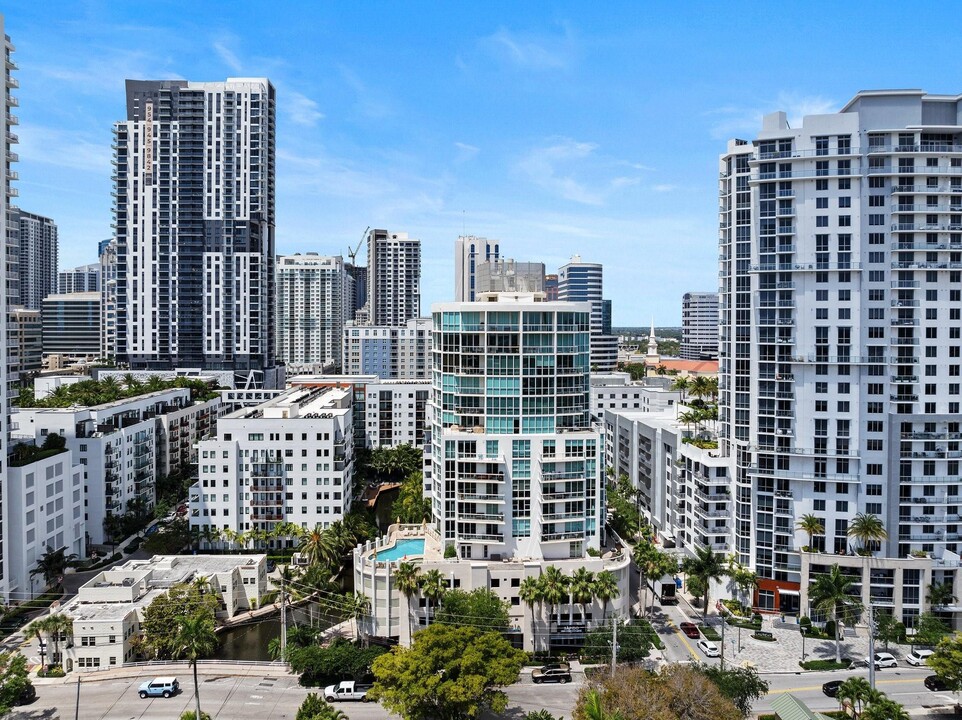 111 SE 8th Ave in Fort Lauderdale, FL - Foto de edificio