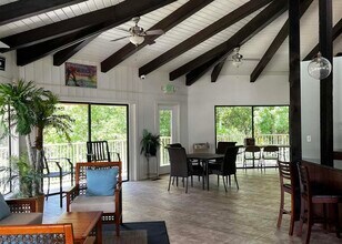 201 Pensacola Beach Rd in Gulf Breeze, FL - Foto de edificio - Building Photo