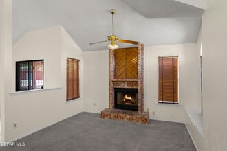 5612 Mickey Mantle Ave in El Paso, TX - Foto de edificio - Building Photo