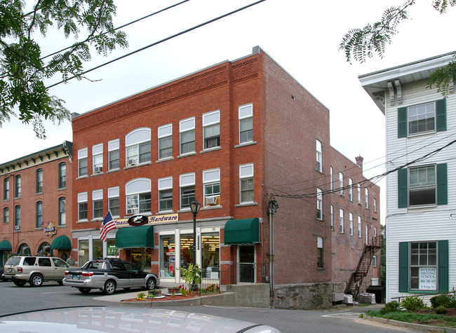 4 Bridge St in New Hartford, CT - Building Photo - Building Photo