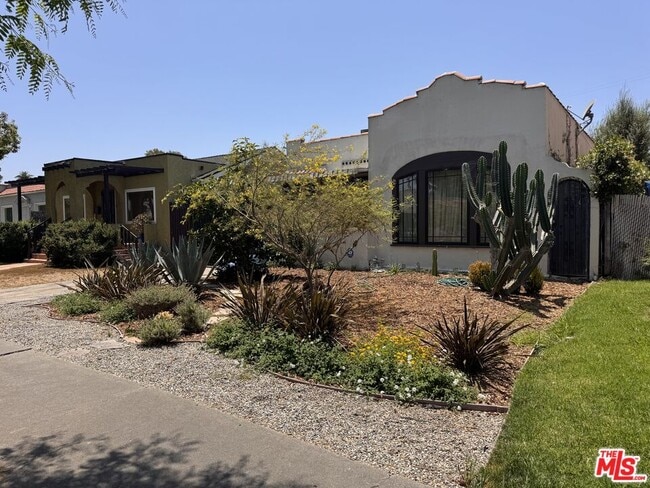 property at 2905 Somerset Dr