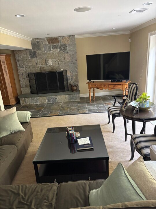 544 Brookside Rd in New Canaan, CT - Building Photo