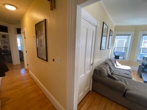 176 Elm St, Unit 2 in North Cambridge, MA - Foto de edificio - Building Photo