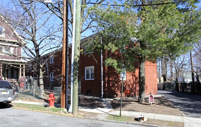237 Park Pl in Orange, NJ - Building Photo - Building Photo