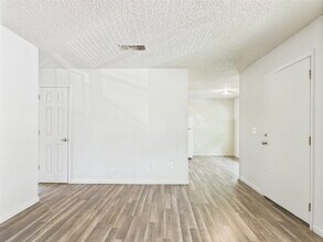 1616 9th St-Unit -Unit D in Marble Falls, TX - Foto de edificio - Building Photo