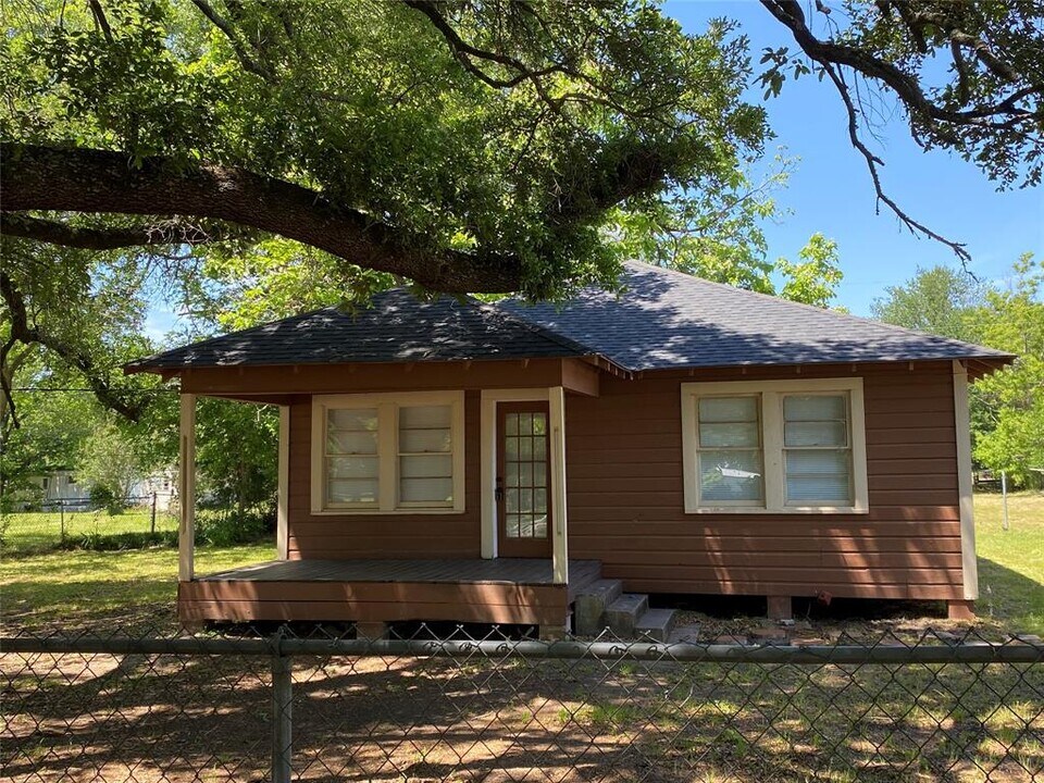 185 5th St in Trinity, TX - Building Photo