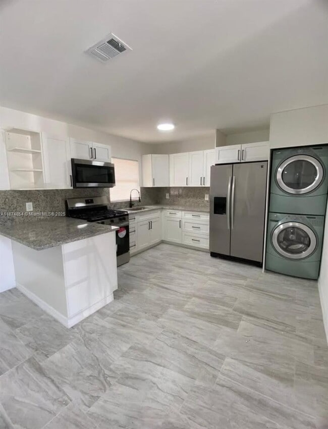 2707 Essex Ct in Fort Pierce, FL - Building Photo - Building Photo