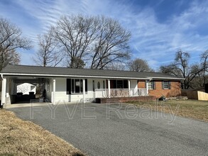 724 Waco Rd NW in Knoxville, TN - Building Photo - Building Photo