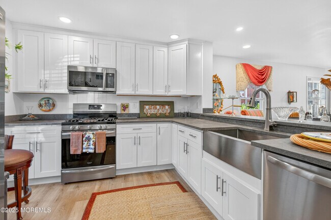 15 Wyckham Rd in Spring Lake, NJ - Building Photo - Building Photo