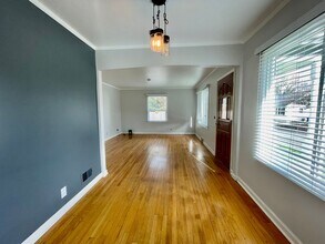 5615 NE 45th Ave in Portland, OR - Building Photo - Building Photo