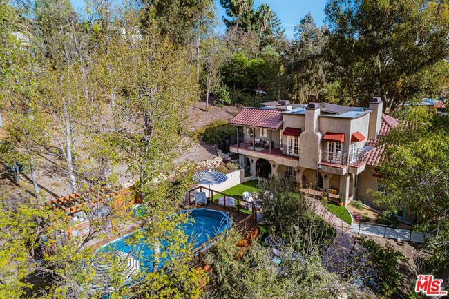 4033 Glenalbyn Dr in Los Angeles, CA - Building Photo - Building Photo