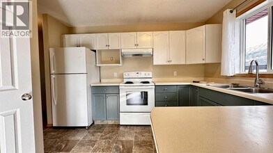 9105-113A 113a Ave in Grande Prairie, AB - Building Photo - Building Photo