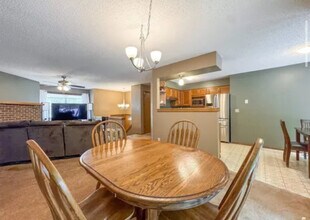 902 Connecticut Ave in Manhattan, KS - Building Photo - Building Photo