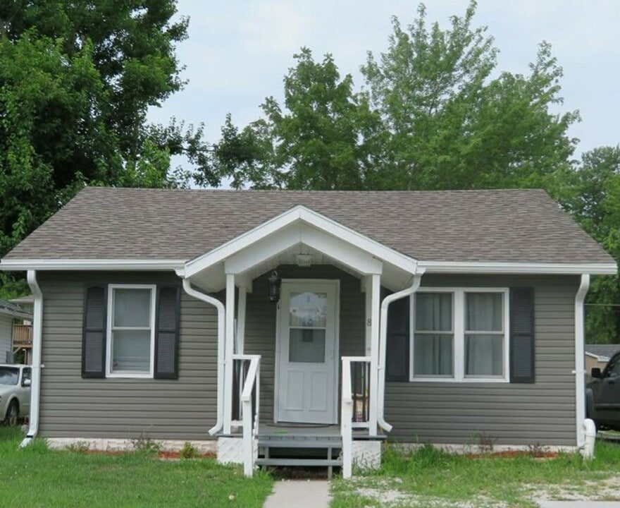 8 Black Hawk St in Council Bluffs, IA - Foto de edificio
