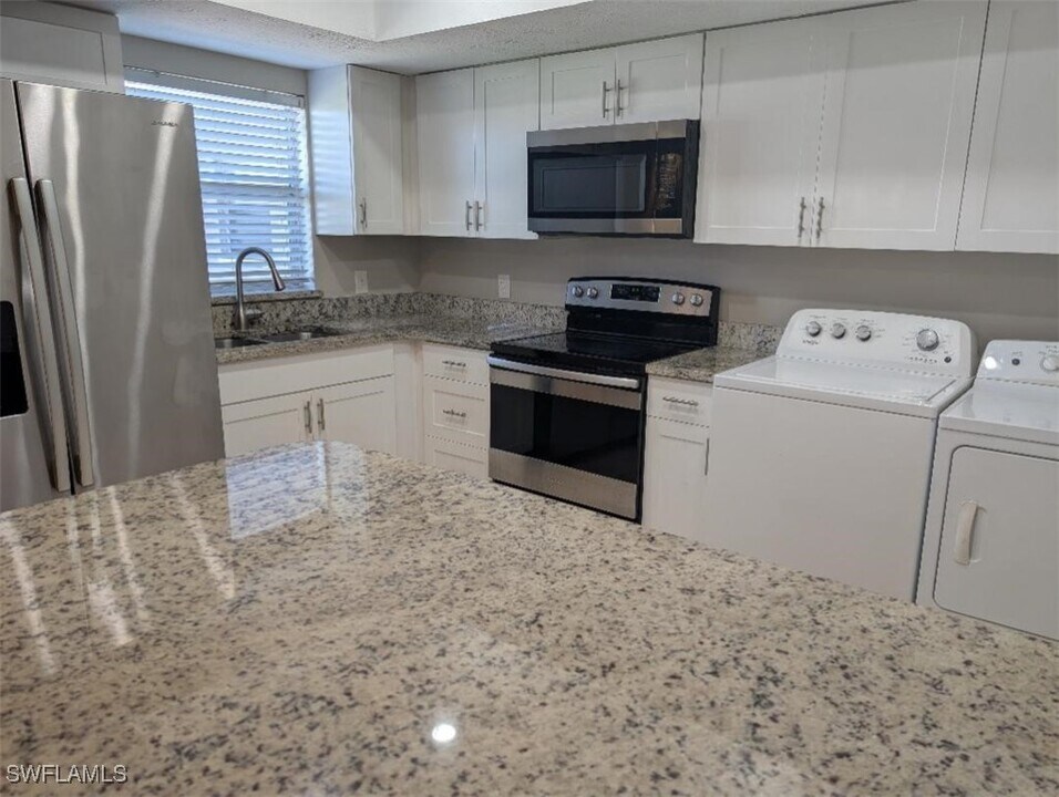 3705 SE 9th Pl in Cape Coral, FL - Building Photo