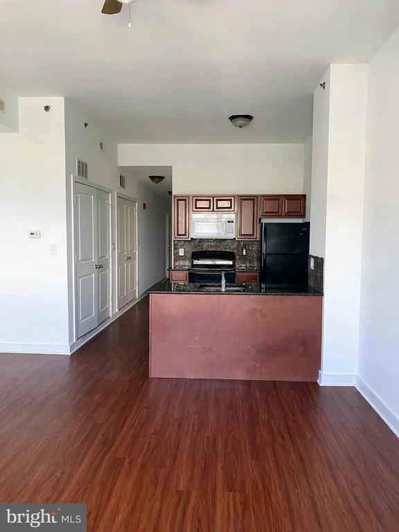 6022 Market St in Philadelphia, PA - Building Photo - Building Photo