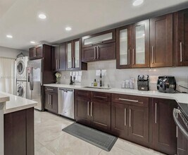 550 NW 210th St in Miami, FL - Building Photo - Building Photo