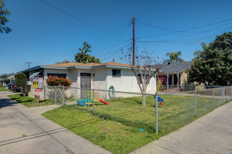 4925 Clara St in Cudahy, CA - Building Photo - Other