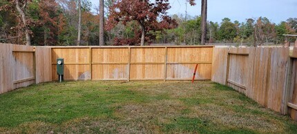 327 E Coralburst Lp in Montgomery, TX - Building Photo - Building Photo