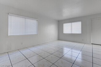 5198 Greene Ln in Las Vegas, NV - Foto de edificio - Building Photo