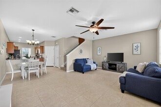 3736 82nd Ave Cir E in Sarasota, FL - Foto de edificio - Building Photo