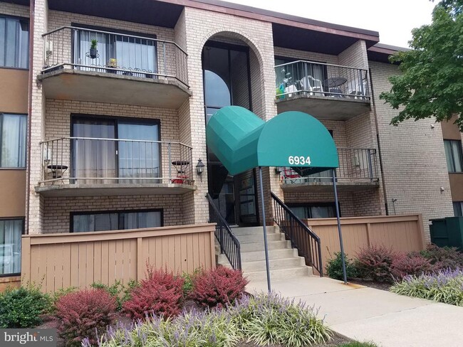 6934 Hanover Pkwy in Greenbelt, MD - Building Photo - Building Photo