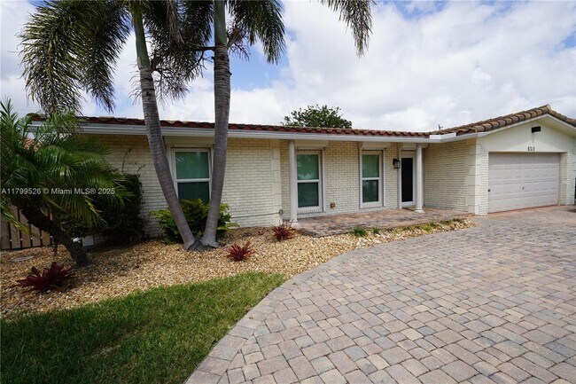 6341 NE 22nd Ave in Fort Lauderdale, FL - Building Photo - Building Photo