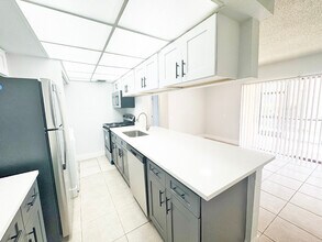 4501 Treehouse Ln in Tamarac, FL - Building Photo - Building Photo