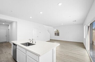 530 Preston Crst St in Henderson, NV - Building Photo - Building Photo