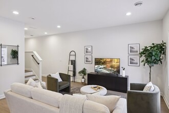 814 Dailey Pl in River Falls, WI - Foto de edificio - Building Photo