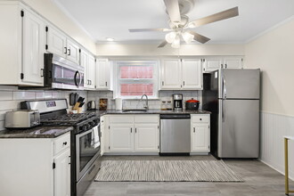 86 W 10th St, Unit floor 1 in Bayonne, NJ - Building Photo - Building Photo